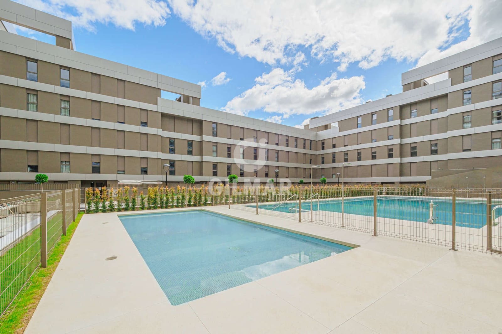 Piso de 4 habitaciones en Tomares en venta con piscina garaje - 415.000 € (Ref: 9669224)