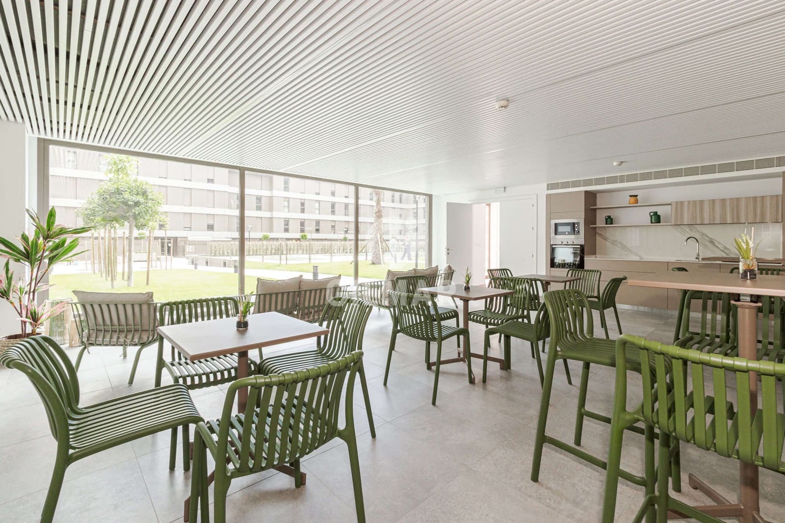 Piso de 4 habitaciones en Tomares en venta con piscina garaje - 415.000 € (Ref: 9669224)