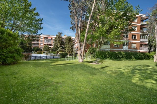 4 soveværelse Lejlighed til salg i Ciudad Universitaria, Madrid by med swimmingpool garage - € 1.297.000 (Ref: 9669233)