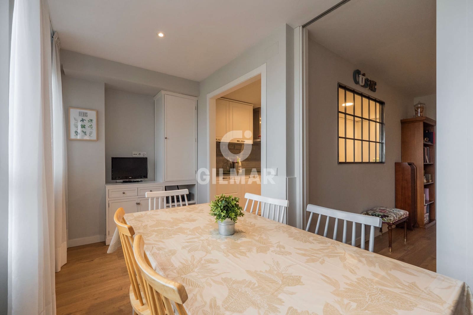 4 makuuhuone Asunto myytävänä paikassa Madrid kaupunki mukana uima-altaan 
autotalli - 875 000 € (Ref: 9669238)