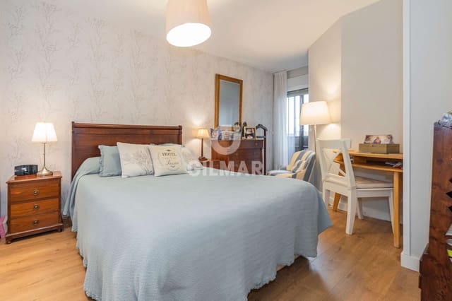 4 makuuhuone Asunto myytävänä paikassa La Paz, Madrid kaupunki mukana uima-altaan 
autotalli - 875 000 € (Ref: 9669238)