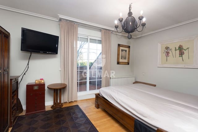 Pareado de 8 habitaciones en Majadahonda en venta con piscina garaje - 1.400.000 € (Ref: 9669240)