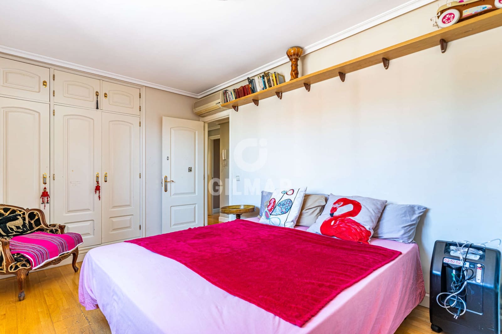 8 soverom Kjedet enebolig til salgs i Majadahonda med svømmebasseng garasje - € 1 400 000 (Ref: 9669240)