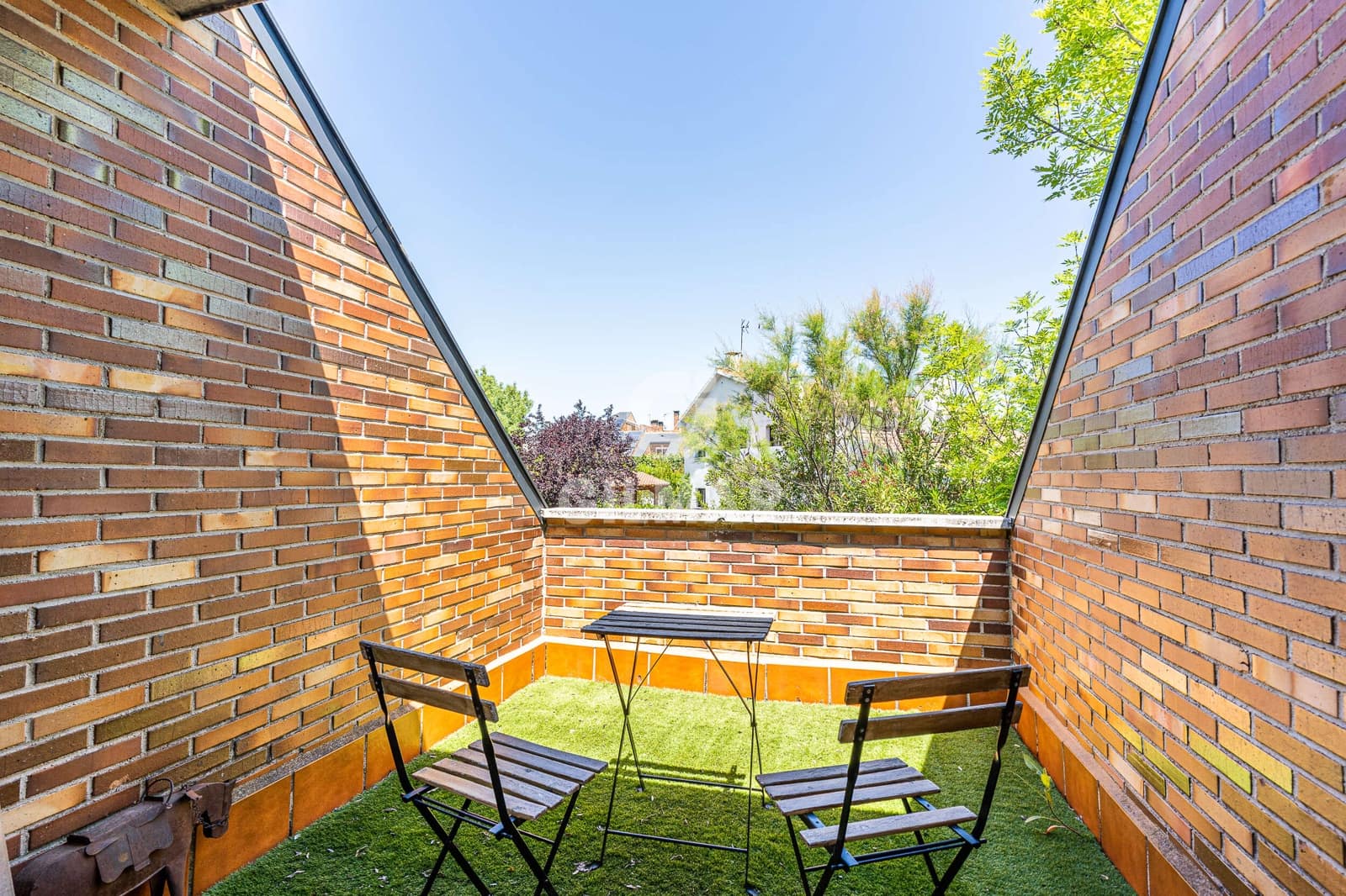 8 soverom Kjedet enebolig til salgs i Majadahonda med svømmebasseng garasje - € 1 400 000 (Ref: 9669240)