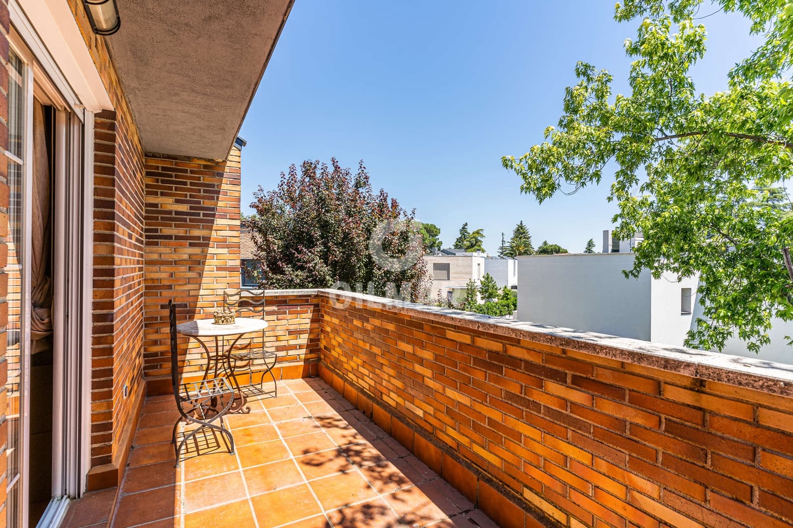8 soverom Kjedet enebolig til salgs i Majadahonda med svømmebasseng garasje - € 1 400 000 (Ref: 9669240)