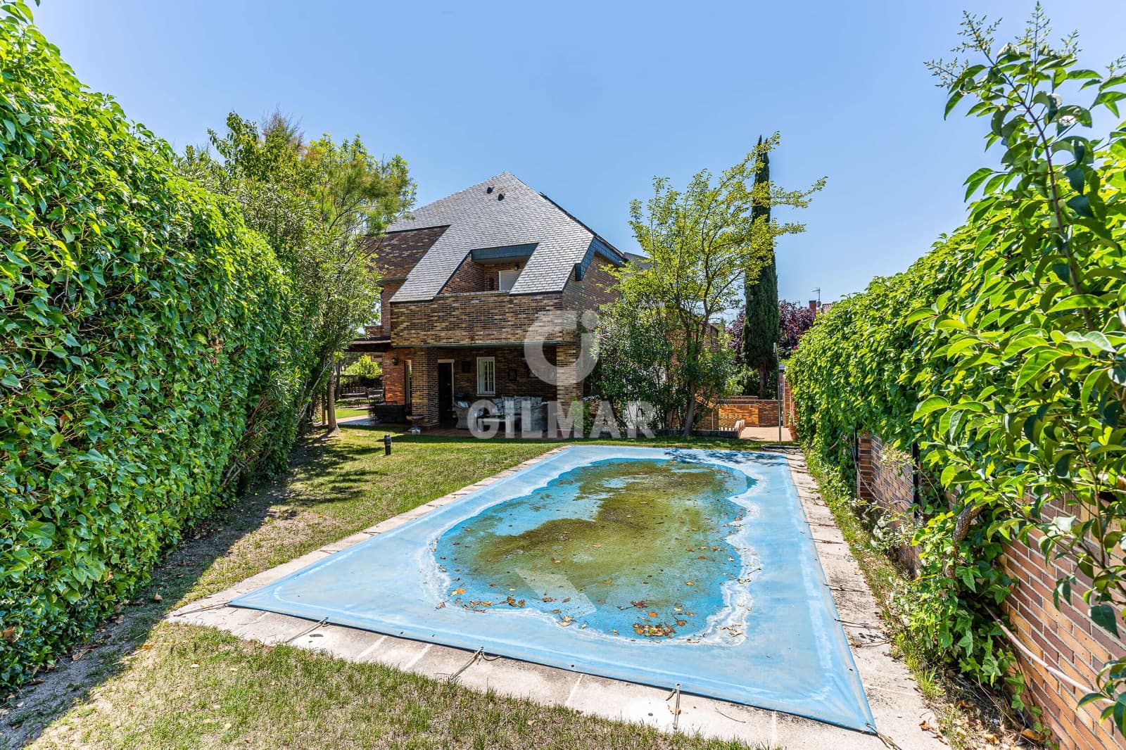 8 soverom Kjedet enebolig til salgs i Majadahonda med svømmebasseng garasje - € 1 400 000 (Ref: 9669240)