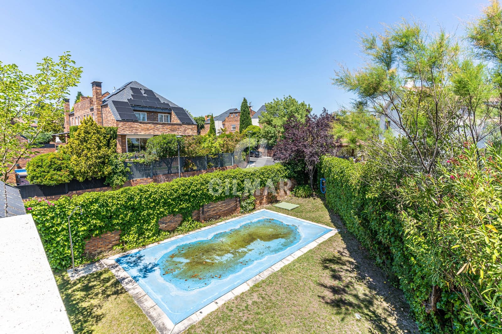8 soverom Kjedet enebolig til salgs i Majadahonda med svømmebasseng garasje - € 1 400 000 (Ref: 9669240)