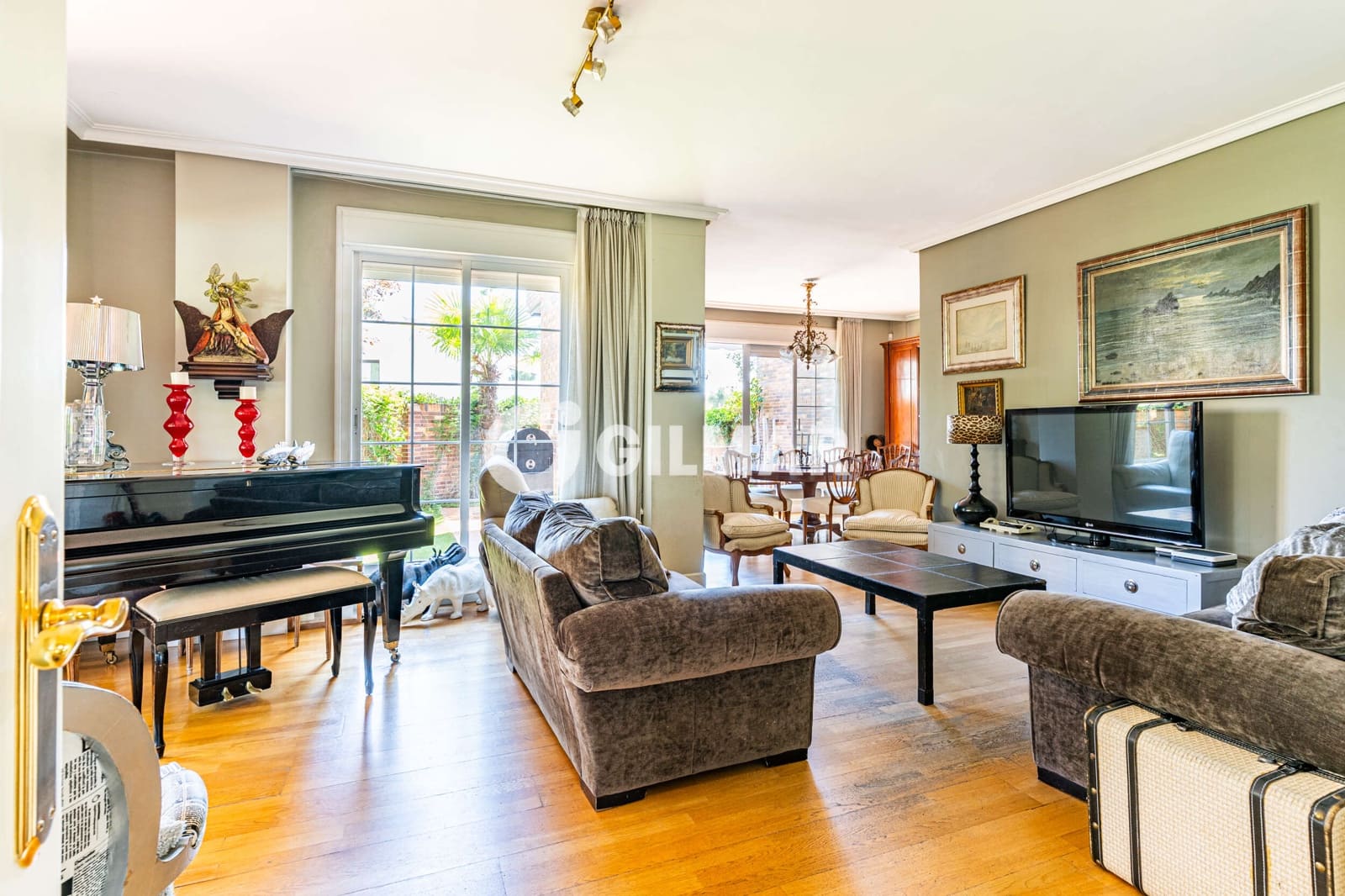 Pareado de 8 habitaciones en Majadahonda en venta con piscina garaje - 1.350.000 € (Ref: 9669240)