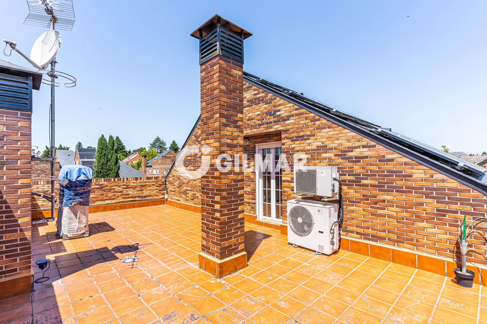 Pareado de 8 habitaciones en Majadahonda en venta con piscina garaje - 1.350.000 € (Ref: 9669240)