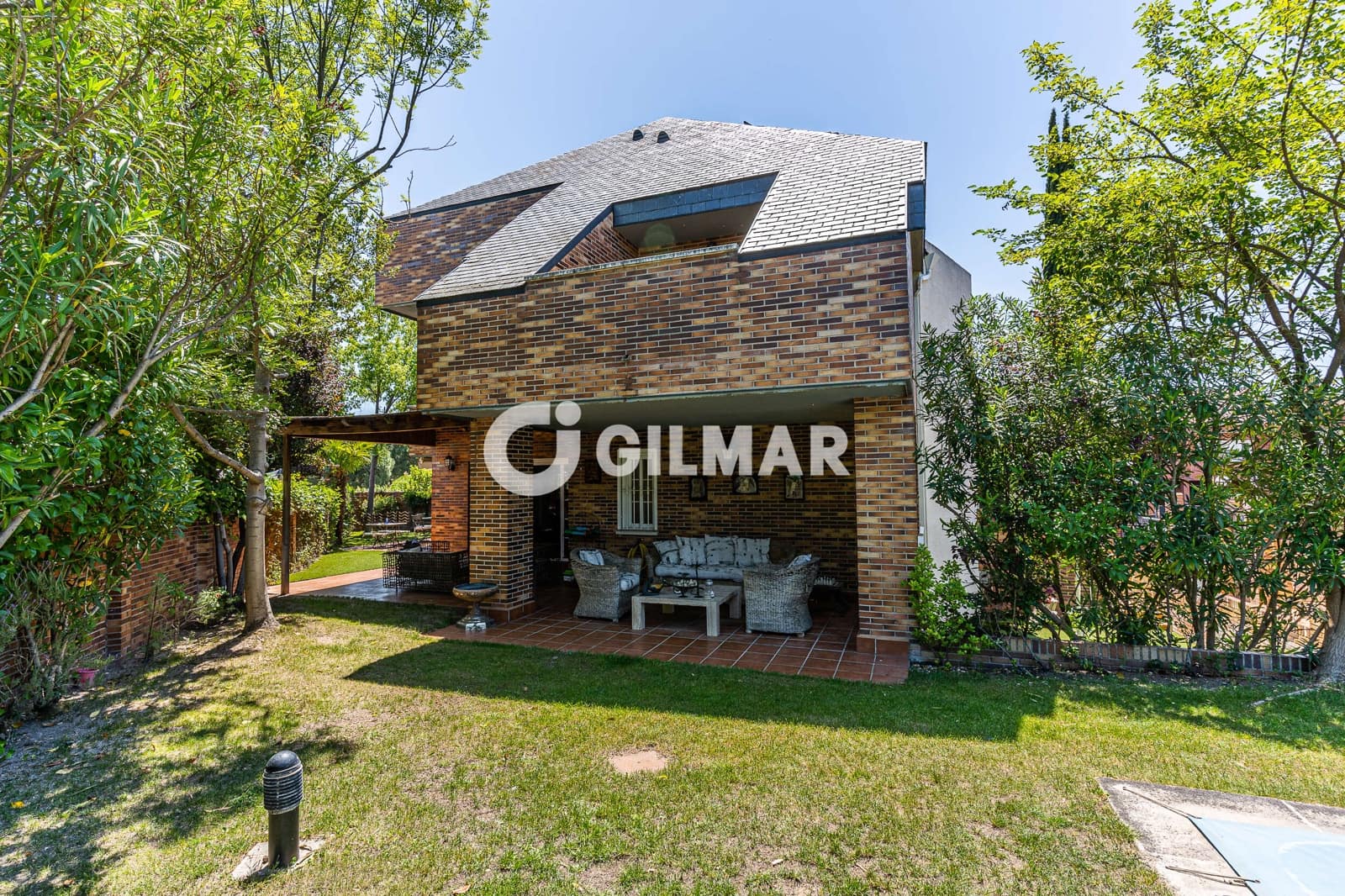 Pareado de 8 habitaciones en Majadahonda en venta con piscina garaje - 1.350.000 € (Ref: 9669240)