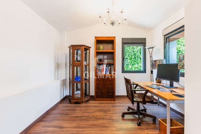 4 Zimmer Villa zu verkaufen in Majadahonda mit Pool - 1.875.000 € (Ref: 9669241)