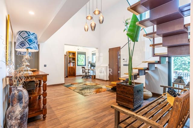 4 Zimmer Villa zu verkaufen in Majadahonda mit Pool - 1.875.000 € (Ref: 9669241)