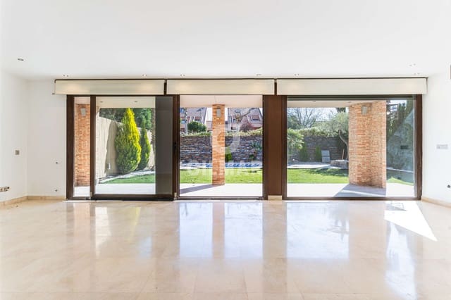 Pareado de 4 habitaciones en Villanueva del Pardillo en venta con piscina garaje - 1.350.000 € (Ref: 9669243)