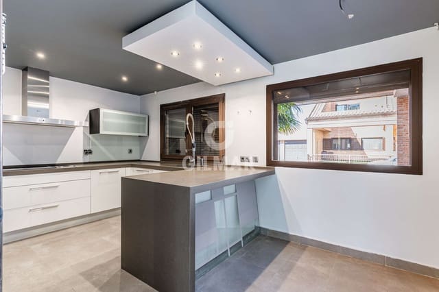 Pareado de 4 habitaciones en Villanueva del Pardillo en venta con piscina garaje - 1.350.000 € (Ref: 9669243)