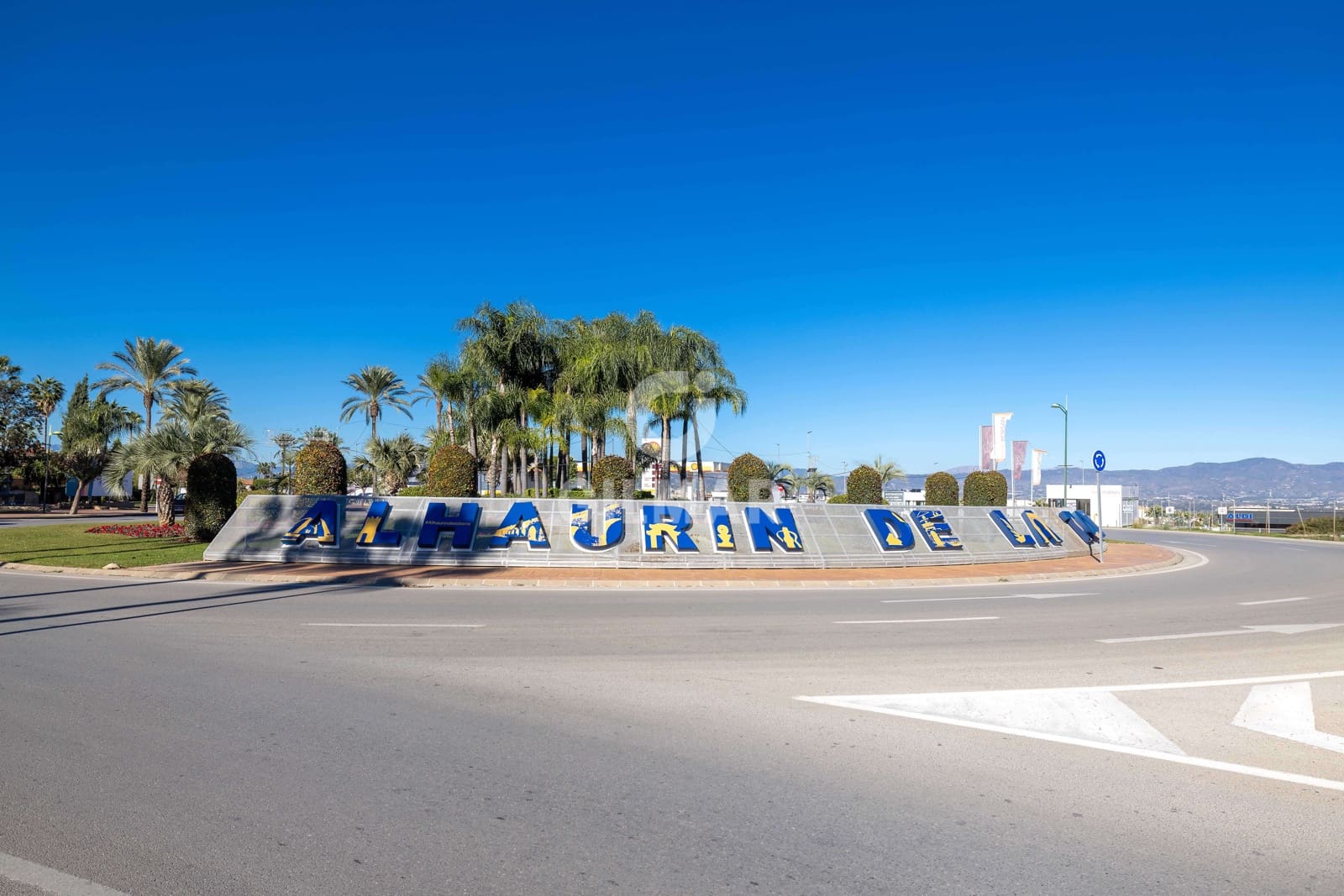 Chalet de 4 habitaciones en Alhaurín de la Torre en venta con piscina garaje - 900.000 € (Ref: 9669387)