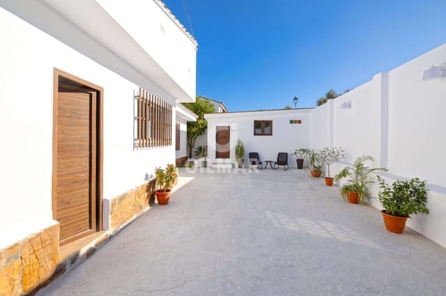 Chalet de 4 habitaciones en Alhaurín de la Torre en venta con piscina garaje - 900.000 € (Ref: 9669387)