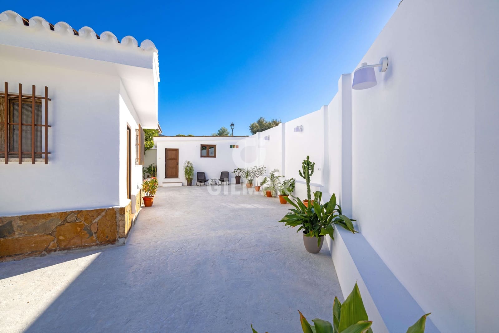 Chalet de 4 habitaciones en Alhaurín de la Torre en venta con piscina garaje - 900.000 € (Ref: 9669387)