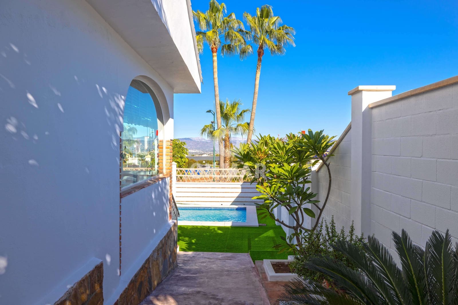 Chalet de 4 habitaciones en Alhaurín de la Torre en venta con piscina garaje - 900.000 € (Ref: 9669387)