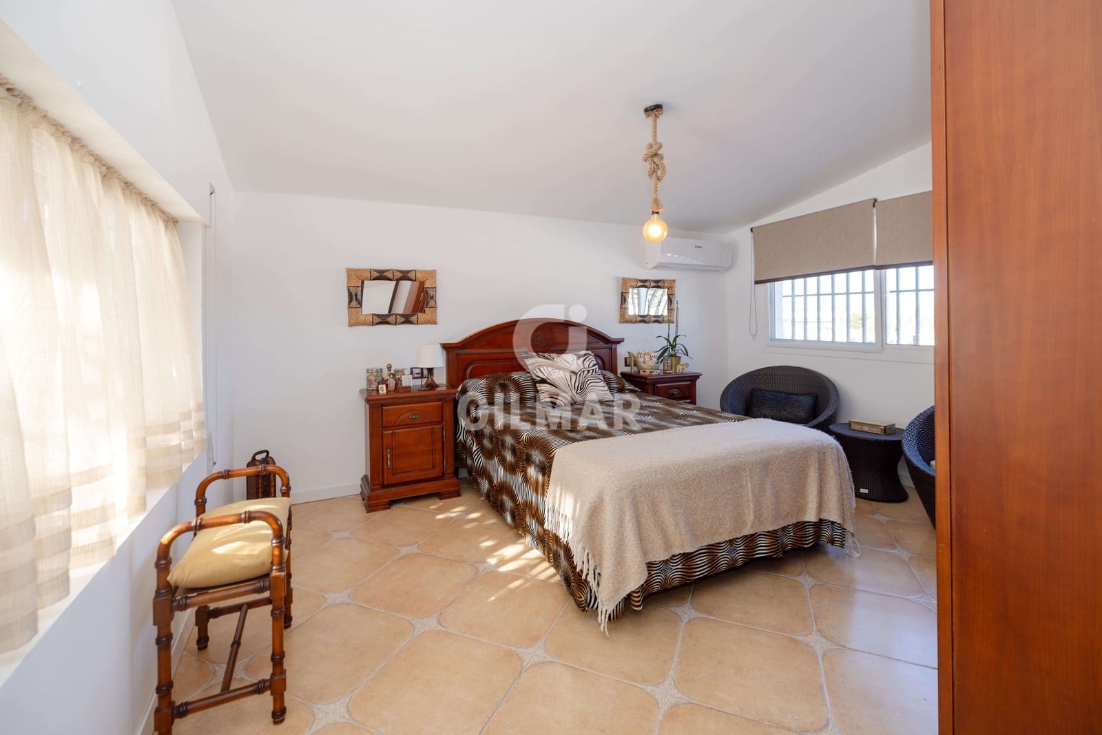 Chalet de 4 habitaciones en Alhaurín de la Torre en venta con piscina garaje - 900.000 € (Ref: 9669387)