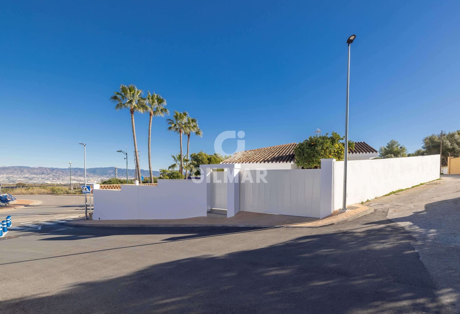 Chalet de 4 habitaciones en Alhaurín de la Torre en venta con piscina garaje - 900.000 € (Ref: 9669387)