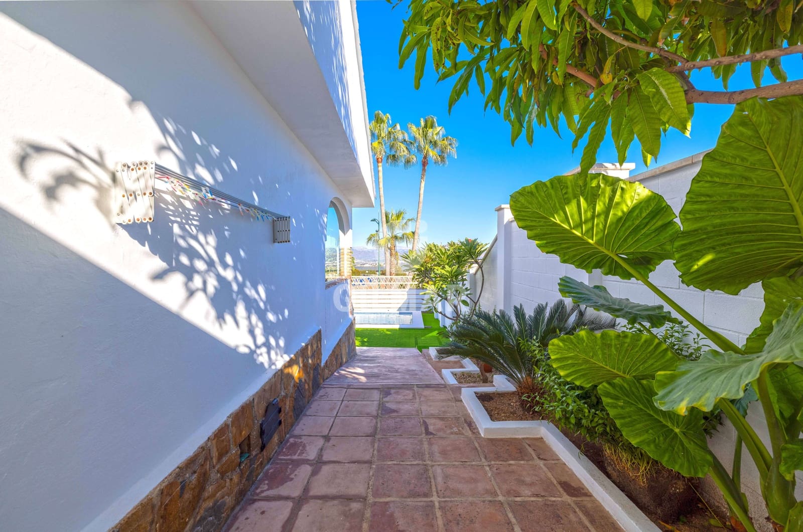 Chalet de 4 habitaciones en Alhaurín de la Torre en venta con piscina garaje - 900.000 € (Ref: 9669387)