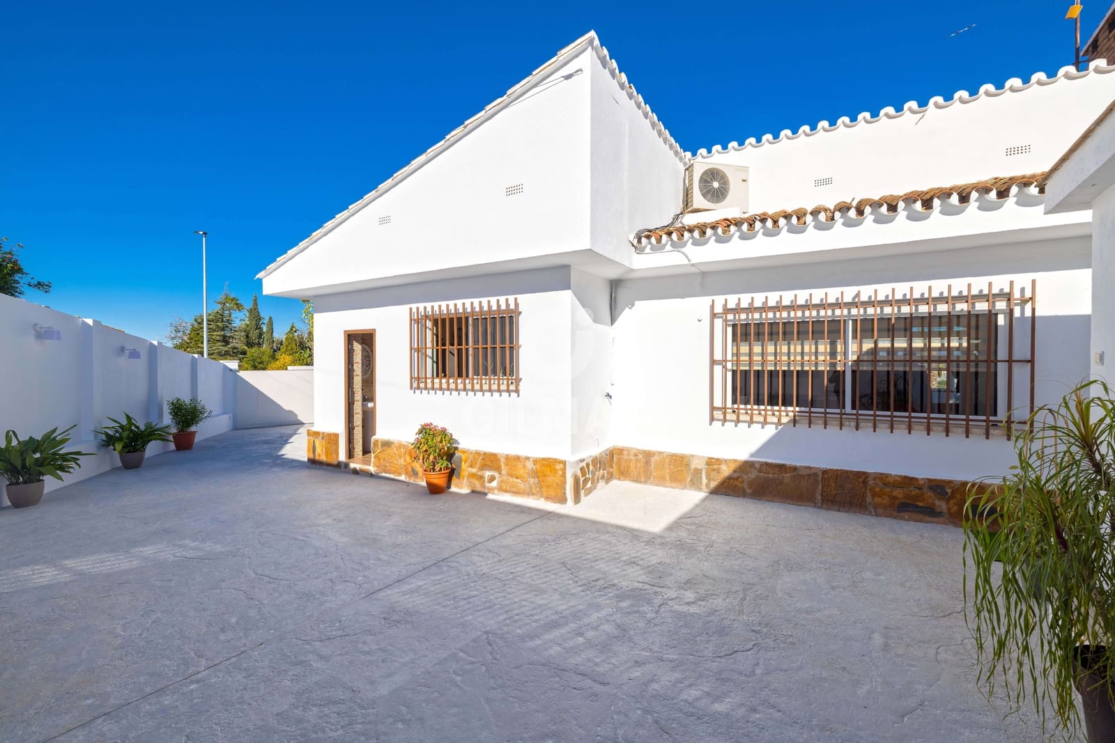Chalet de 4 habitaciones en Alhaurín de la Torre en venta con piscina garaje - 900.000 € (Ref: 9669387)