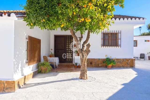 Chalet de 4 habitaciones en Alhaurín de la Torre en venta con piscina garaje - 900.000 € (Ref: 9669387)