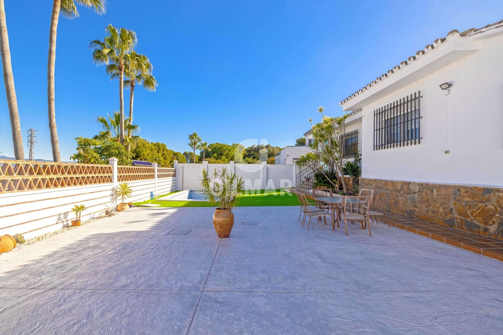 Chalet de 4 habitaciones en Alhaurín de la Torre en venta con piscina garaje - 900.000 € (Ref: 9669387)