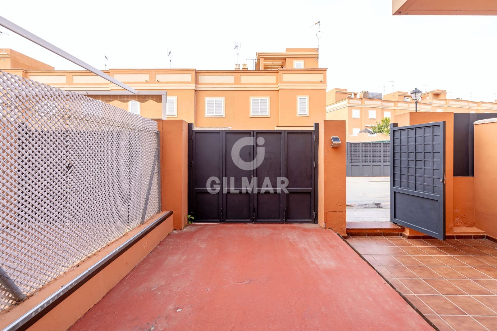 3 slaapkamer Rijtjeshuis te koop in Benajarafe met zwembad garage - € 420.000 (Ref: 9669390)