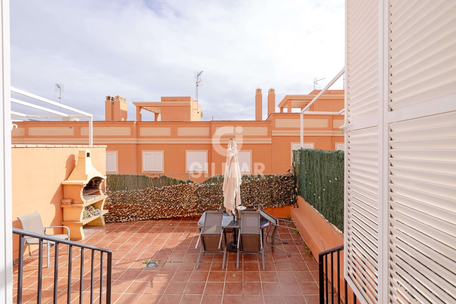 3 slaapkamer Rijtjeshuis te koop in Benajarafe met zwembad garage - € 420.000 (Ref: 9669390)