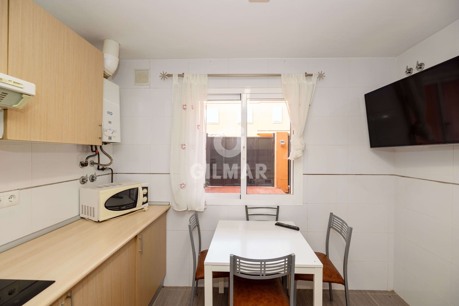 3 slaapkamer Rijtjeshuis te koop in Benajarafe met zwembad garage - € 420.000 (Ref: 9669390)