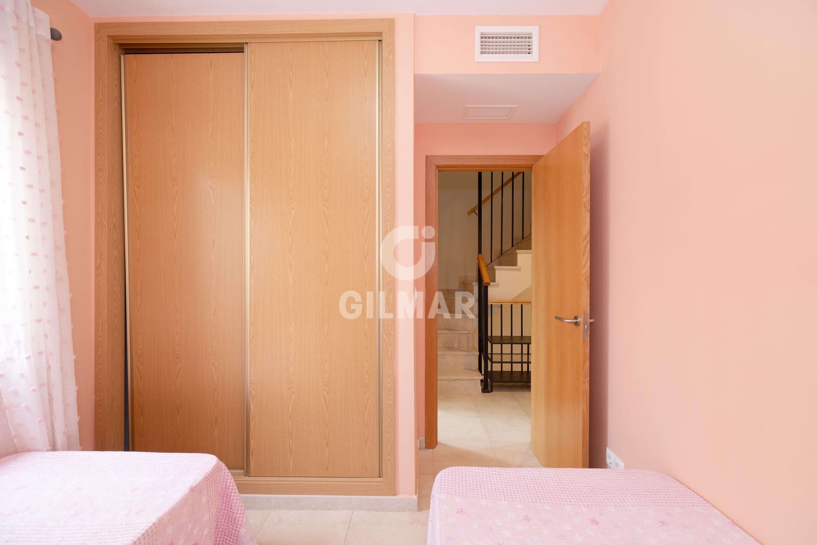 3 slaapkamer Rijtjeshuis te koop in Benajarafe met zwembad garage - € 420.000 (Ref: 9669390)