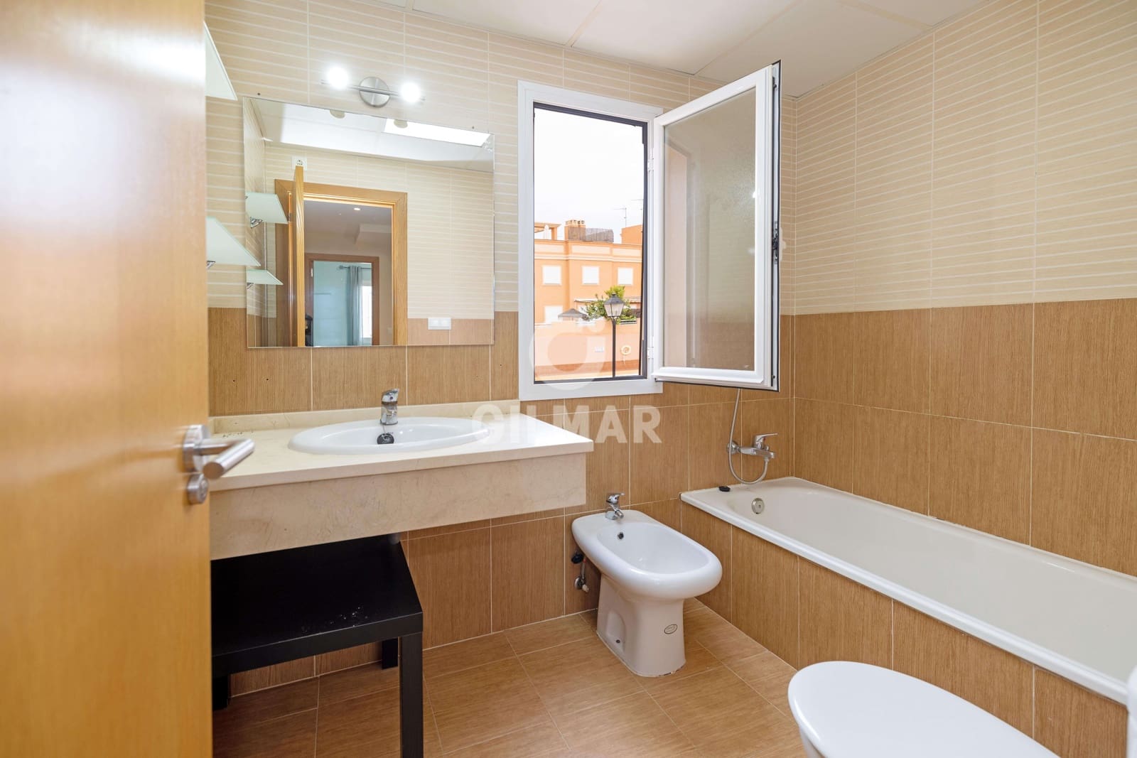 3 slaapkamer Rijtjeshuis te koop in Benajarafe met zwembad garage - € 420.000 (Ref: 9669390)