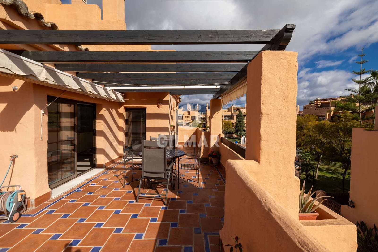 4 sypialnia Penthouse na sprzedaż w Atalaya-Isdabe z basenem garażem - 893 000 € (Ref: 9670977)