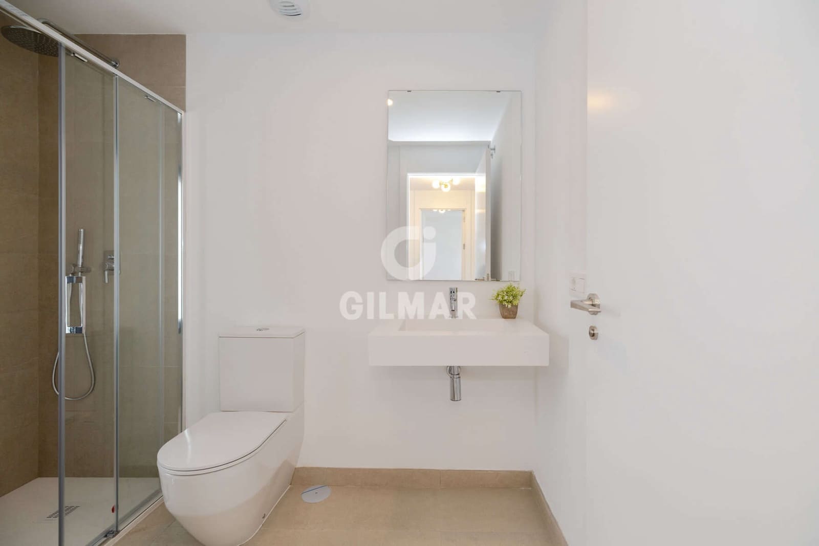 3 soverom Kjedet enebolig til salgs i New Golden Mile med svømmebasseng garasje - € 950 000 (Ref: 9674778)