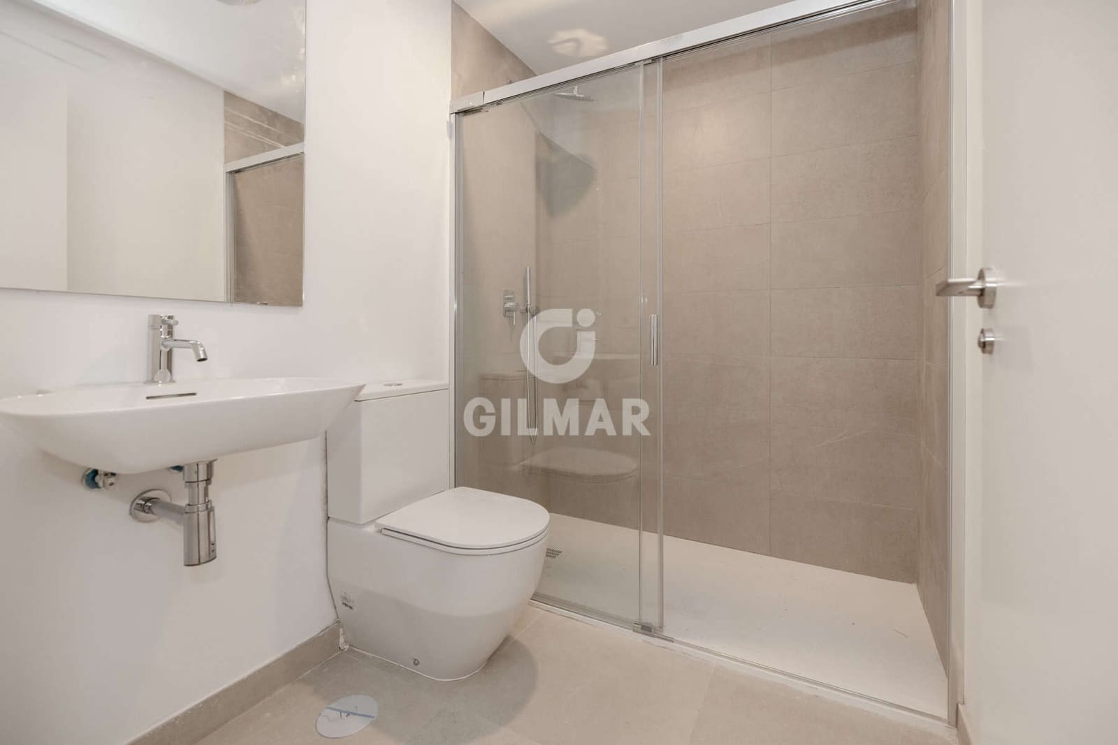 3 soverom Kjedet enebolig til salgs i New Golden Mile med svømmebasseng garasje - € 950 000 (Ref: 9674778)