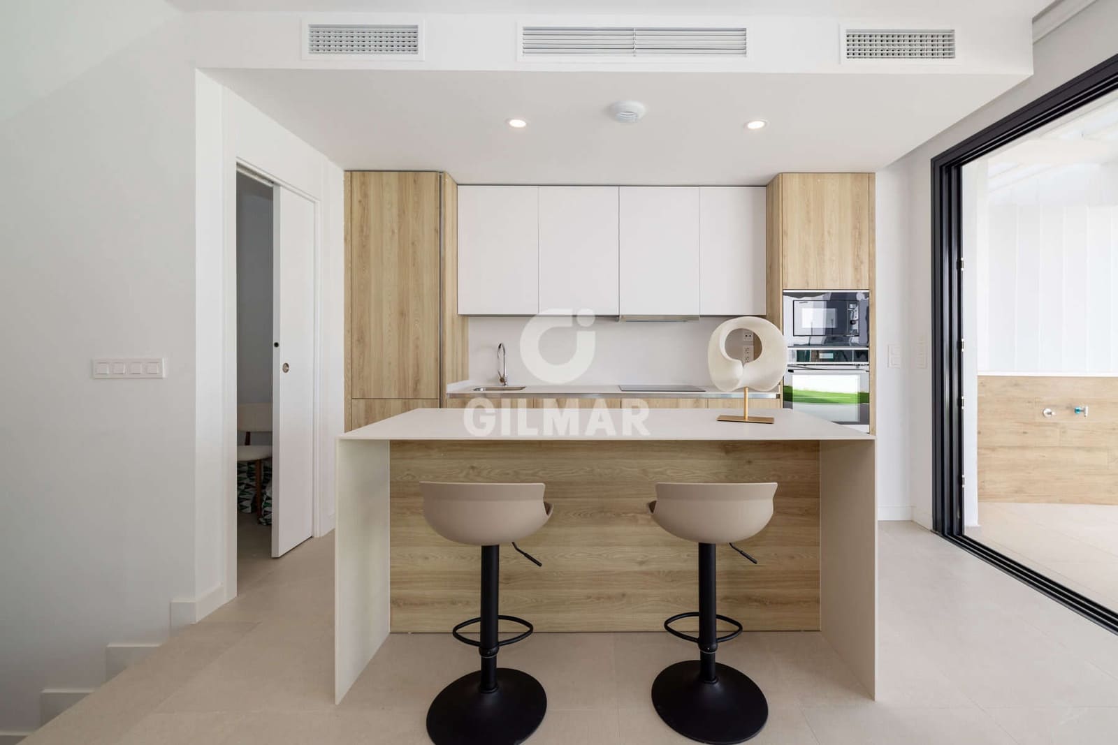 3 soverom Kjedet enebolig til salgs i New Golden Mile med svømmebasseng garasje - € 950 000 (Ref: 9674778)