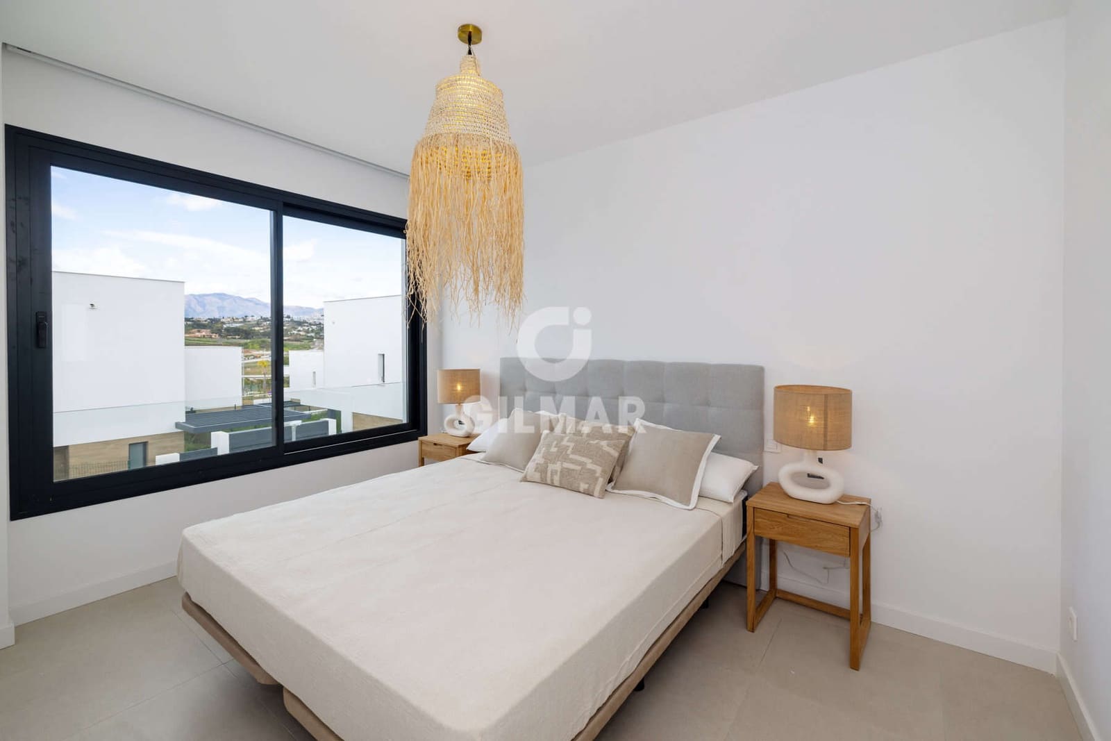 3 soverom Kjedet enebolig til salgs i New Golden Mile med svømmebasseng garasje - € 950 000 (Ref: 9674778)