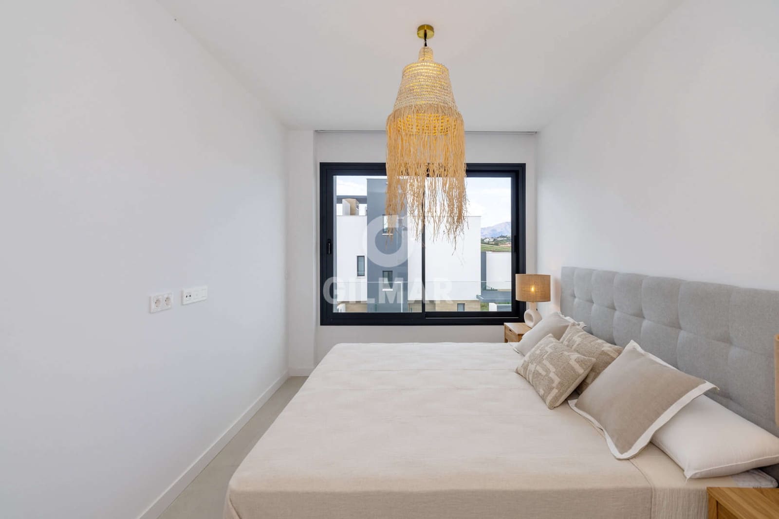 3 soverom Kjedet enebolig til salgs i New Golden Mile med svømmebasseng garasje - € 950 000 (Ref: 9674778)