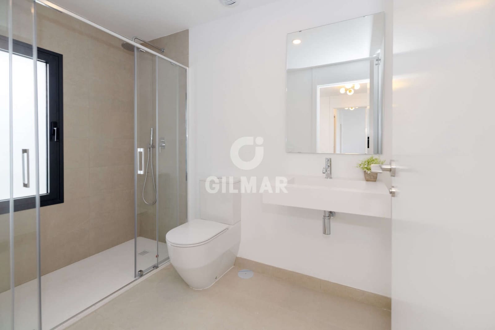 3 soverom Kjedet enebolig til salgs i New Golden Mile med svømmebasseng garasje - € 950 000 (Ref: 9674778)