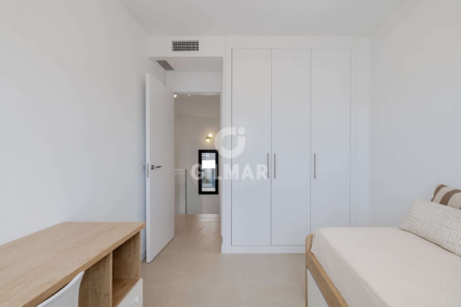 3 soverom Kjedet enebolig til salgs i New Golden Mile med svømmebasseng garasje - € 950 000 (Ref: 9674778)