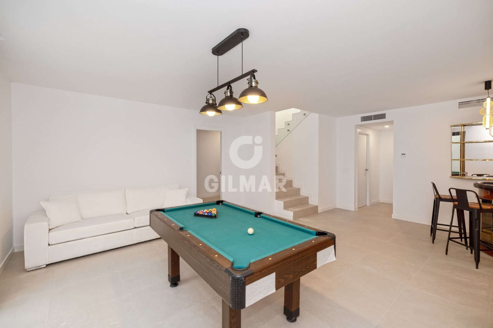 3 soverom Kjedet enebolig til salgs i New Golden Mile med svømmebasseng garasje - € 950 000 (Ref: 9674778)