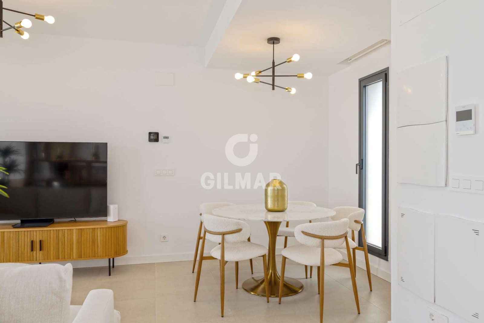 3 soverom Kjedet enebolig til salgs i New Golden Mile med svømmebasseng garasje - € 950 000 (Ref: 9674778)