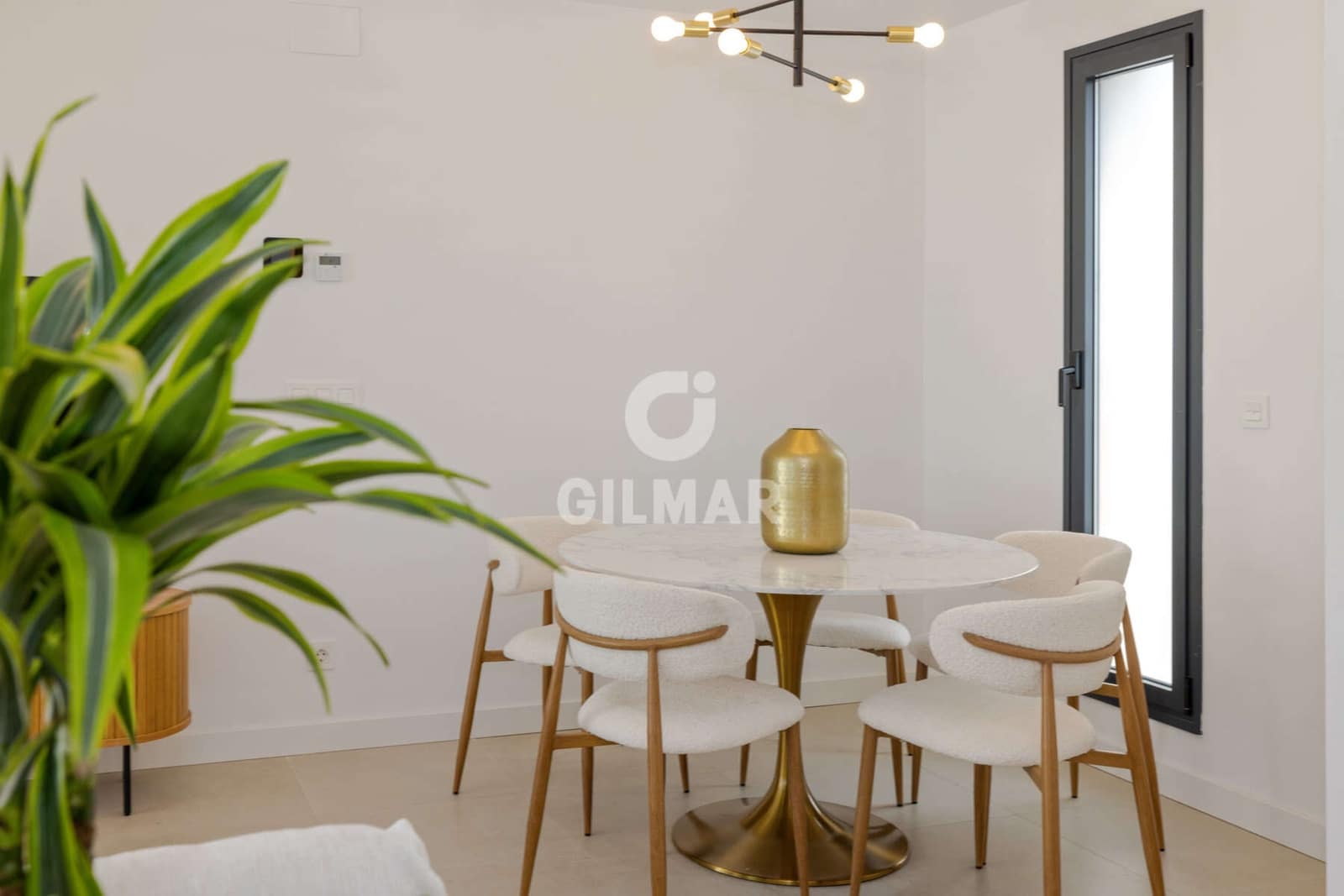 3 soverom Kjedet enebolig til salgs i New Golden Mile med svømmebasseng garasje - € 950 000 (Ref: 9674778)