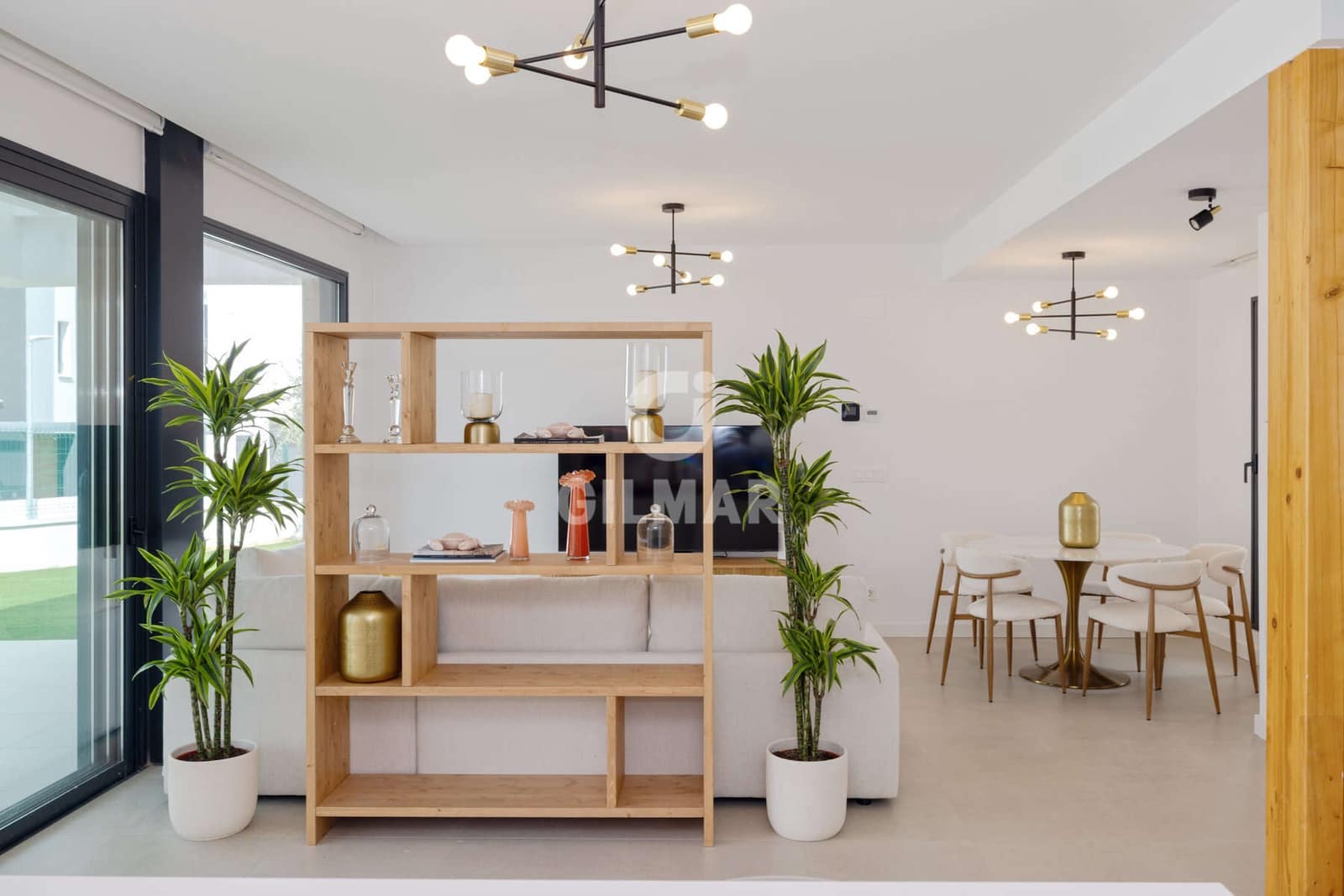 3 soverom Kjedet enebolig til salgs i New Golden Mile med svømmebasseng garasje - € 950 000 (Ref: 9674778)