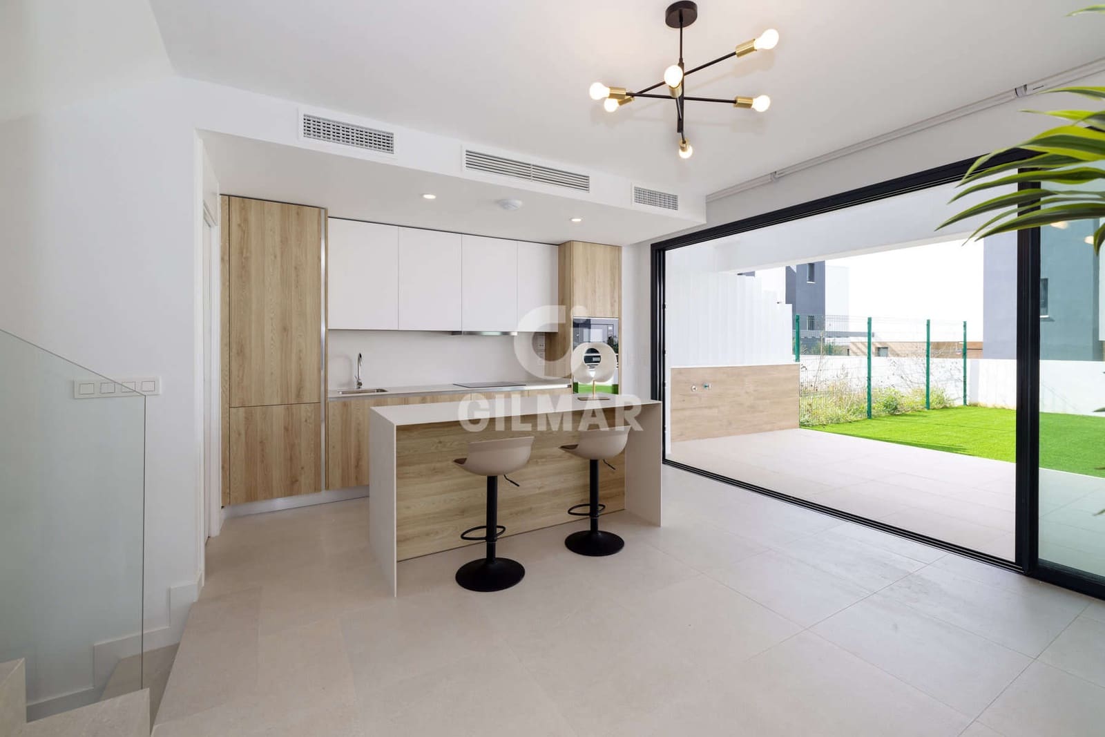 3 soverom Kjedet enebolig til salgs i New Golden Mile med svømmebasseng garasje - € 950 000 (Ref: 9674778)