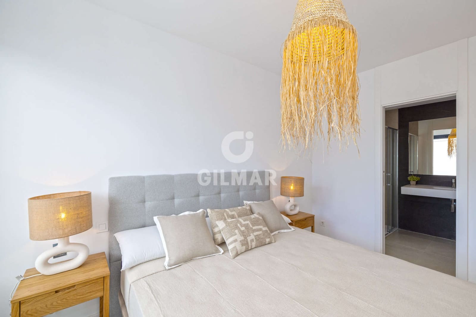 3 soverom Kjedet enebolig til salgs i New Golden Mile med svømmebasseng garasje - € 950 000 (Ref: 9674778)