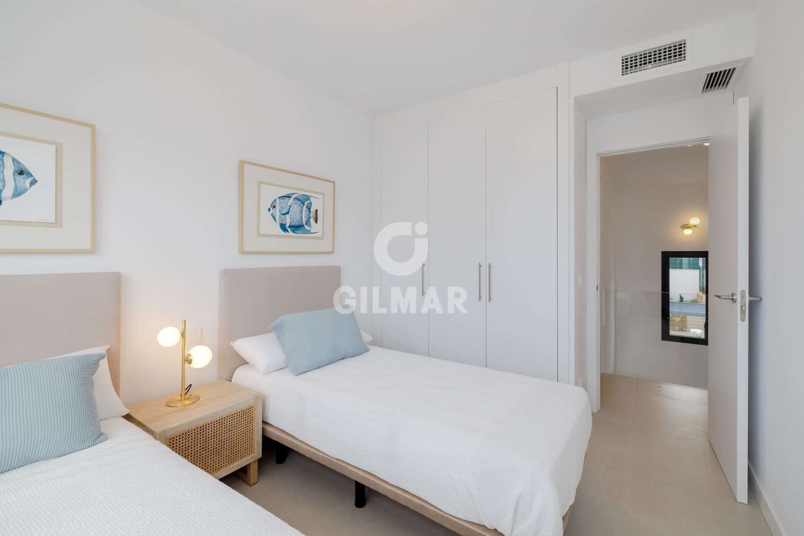 3 soverom Kjedet enebolig til salgs i New Golden Mile med svømmebasseng garasje - € 950 000 (Ref: 9674778)