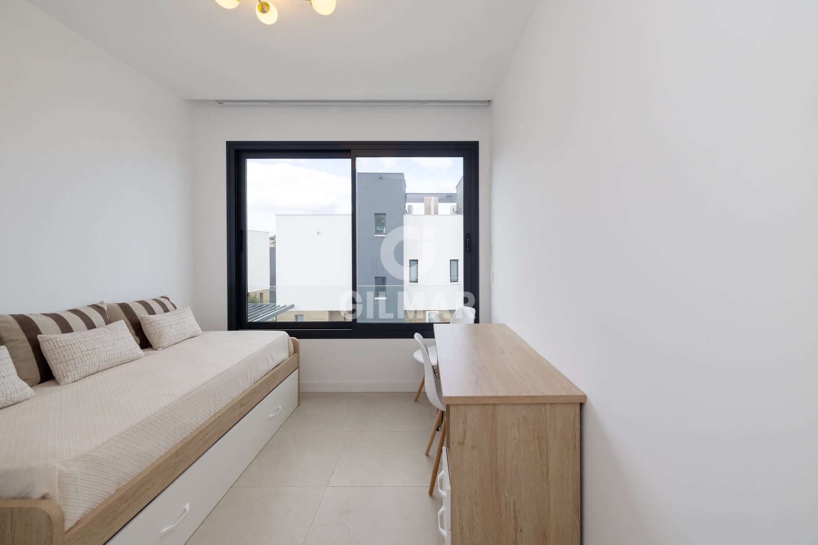 3 soverom Kjedet enebolig til salgs i New Golden Mile med svømmebasseng garasje - € 950 000 (Ref: 9674778)