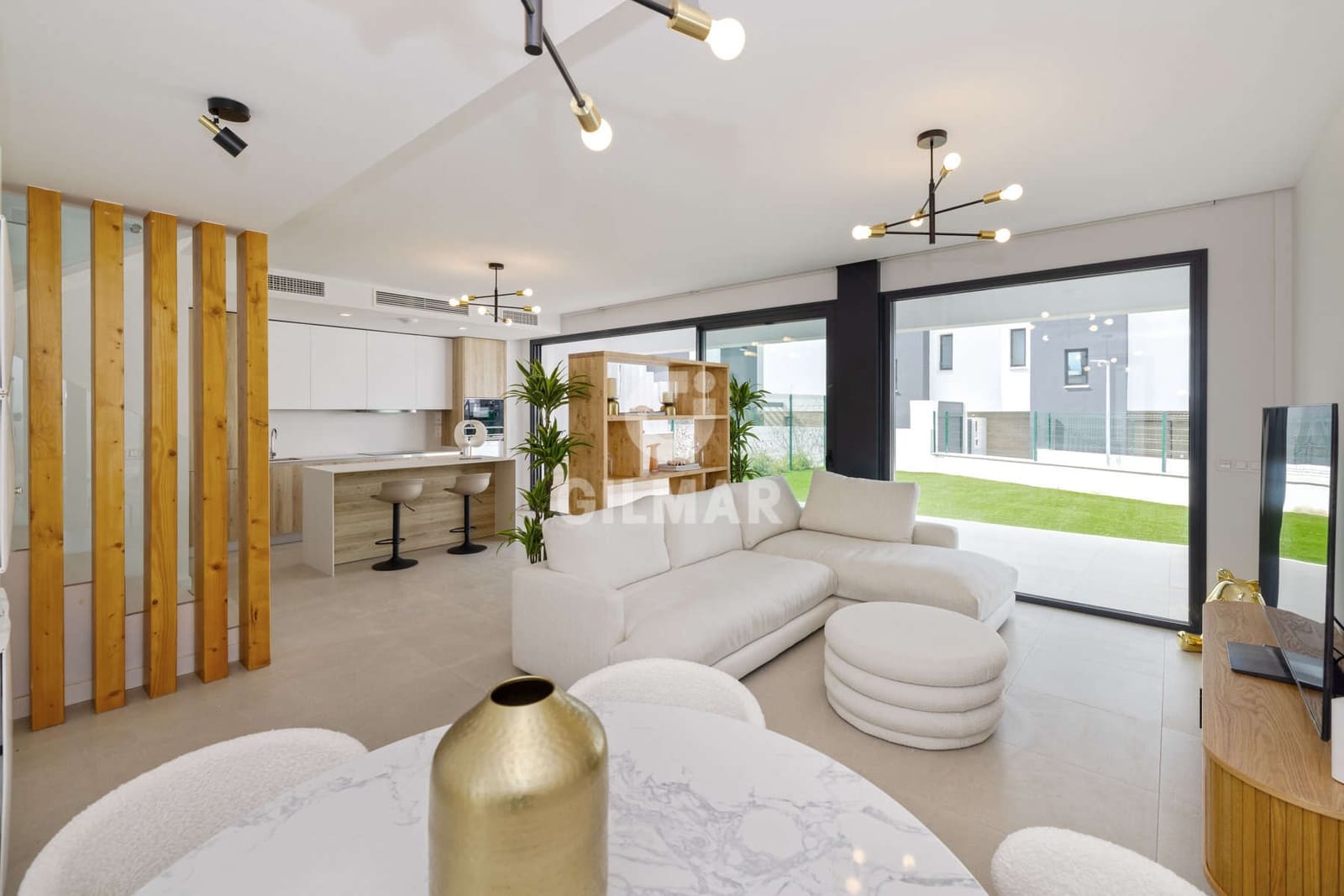 3 soverom Kjedet enebolig til salgs i New Golden Mile med svømmebasseng garasje - € 950 000 (Ref: 9674778)